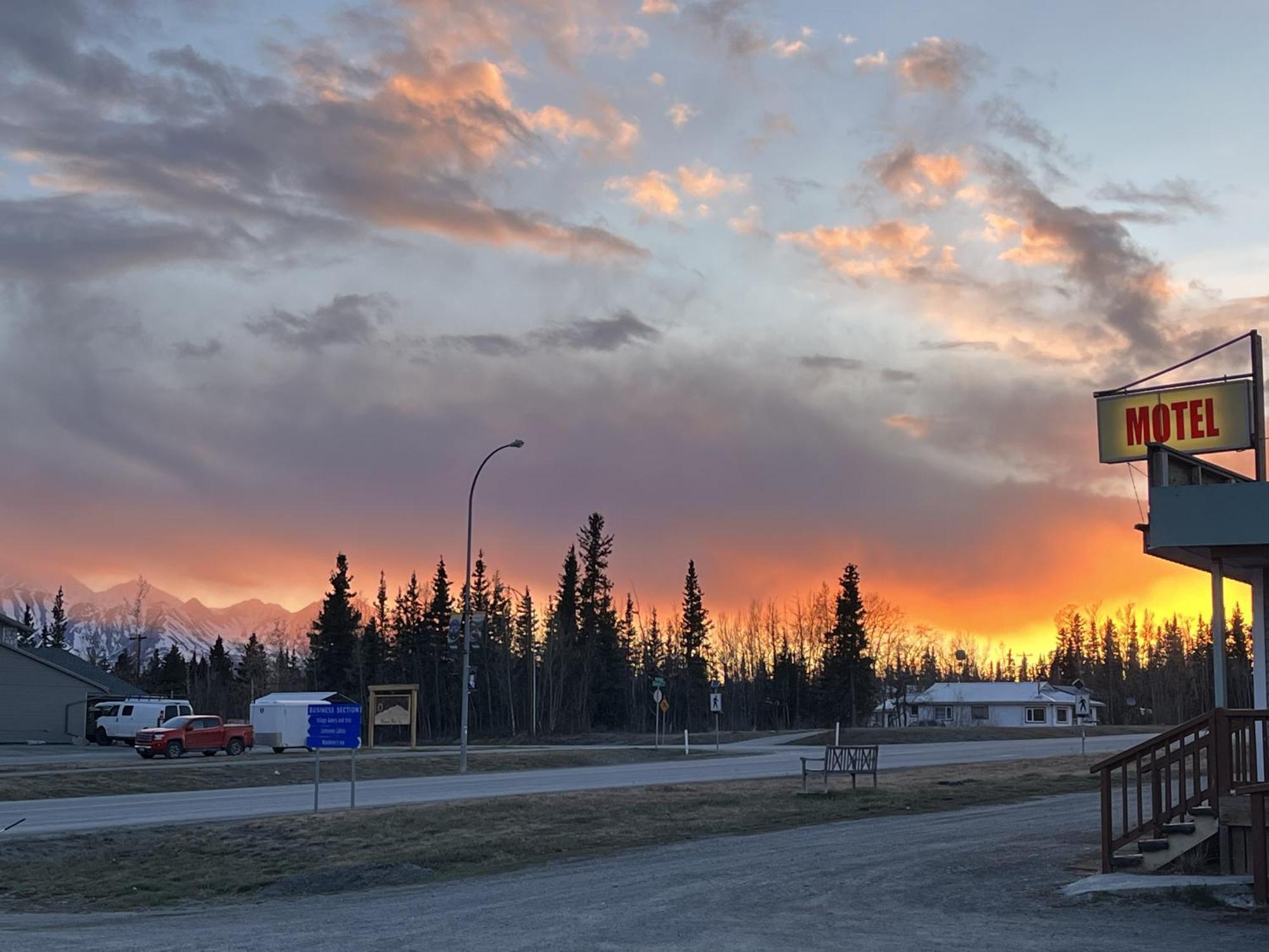 Kluane Park Inn Haines Junction Kültér fotó