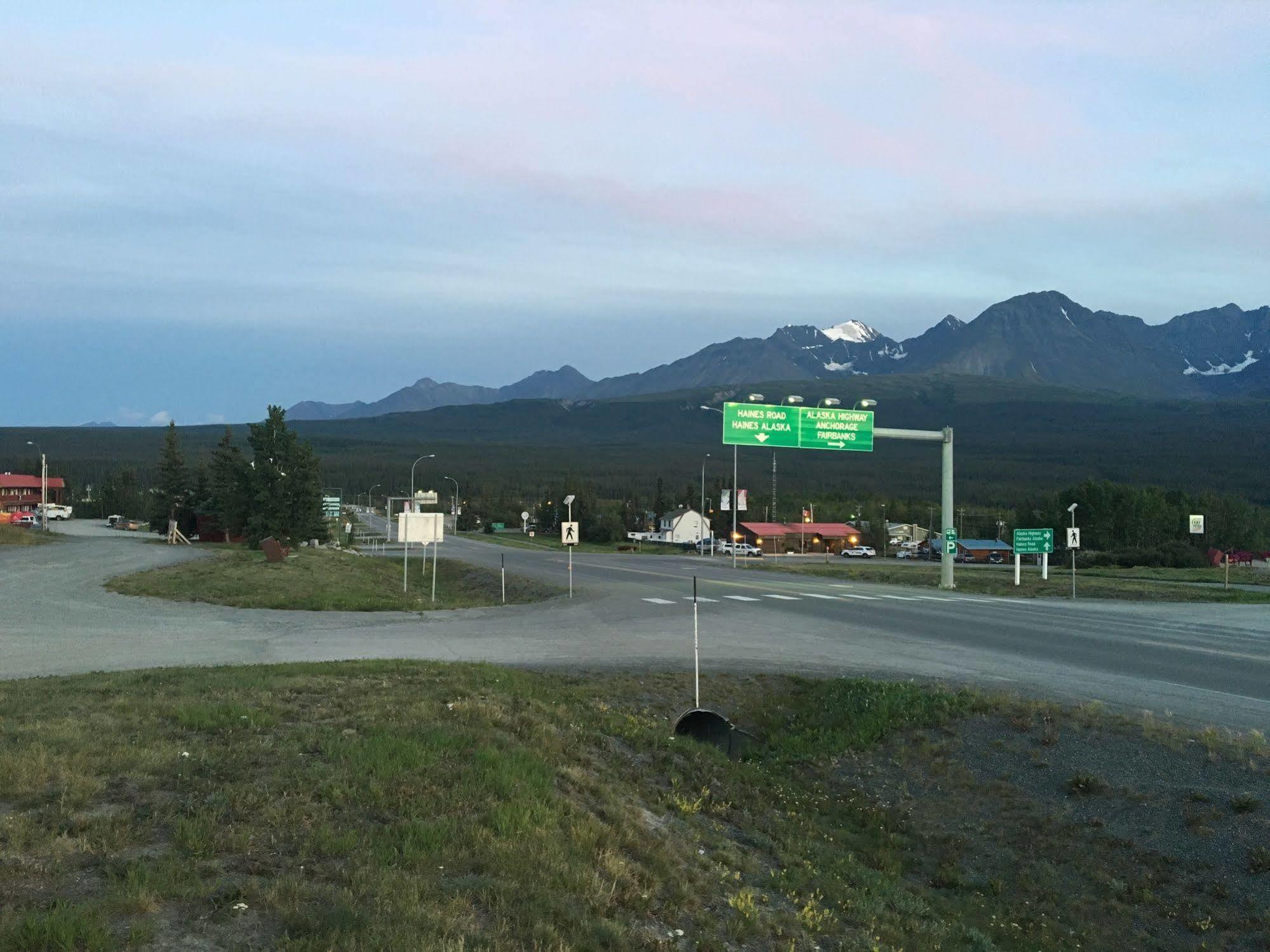 Kluane Park Inn Haines Junction Kültér fotó